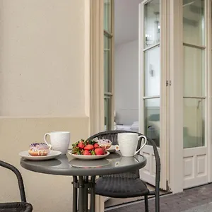  Apartment Atrium - Old Town Luxury - By Upstairs